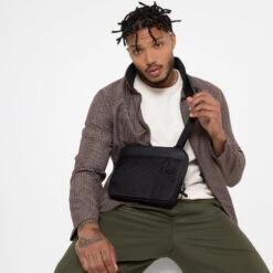 Eastpak Ivon Shoulder Bag -Travel Bag Store 7cc935 bae1205a961f4a21b46a80844d05290emv2